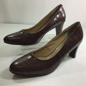 Fitzwell Brown Pumps